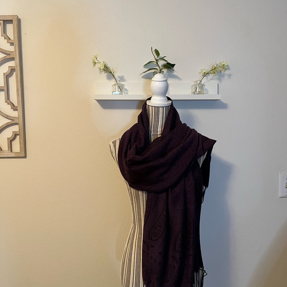 Beautiful purple scarf.❤️